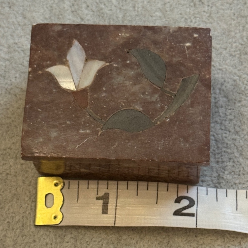 Vintage! Soapstone/Marble Trinket Box with Floral Inlay - Picture 14 of 15